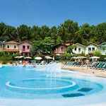 Dans Avec Piscine