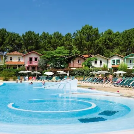 Dans Résidence Avec Piscine