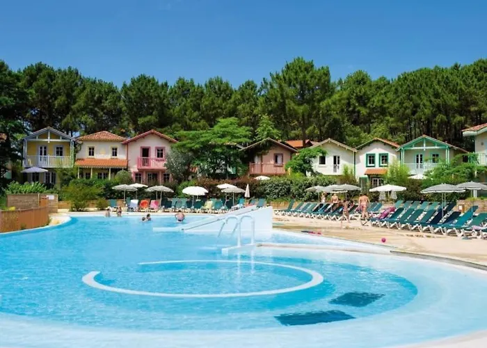 Dans Résidence Avec Piscine